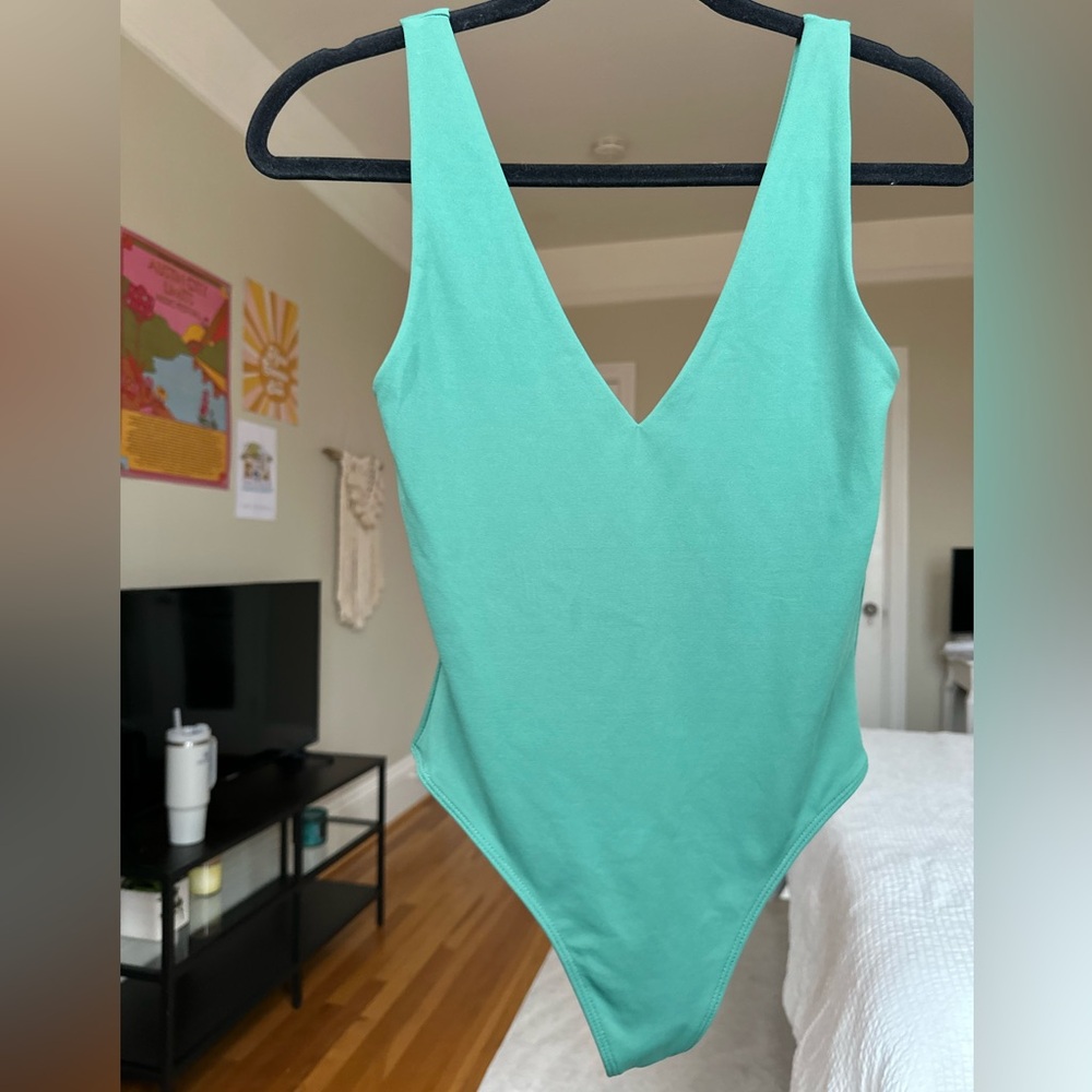 Aritzia Babaton Contour V-Neck Bodysuit